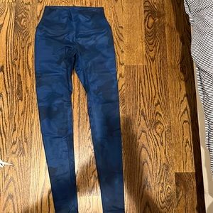 Alo high waisted blue camo leggings